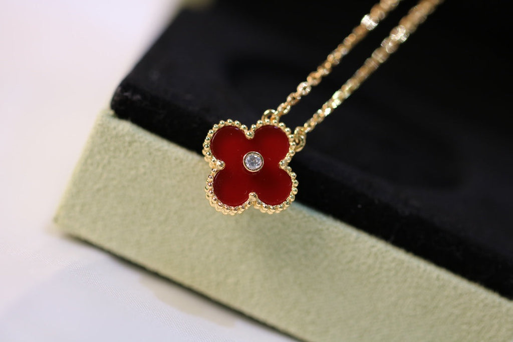 Van Cleef & Arpels CLOVER NECKLACE GOLD DIAMOND CARNELIAN