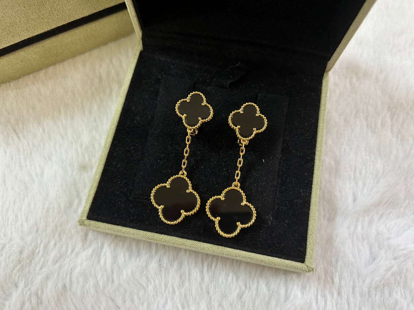 Van Cleef & Arpels CLOVER 2 MOTIF ONYX EARRINGS