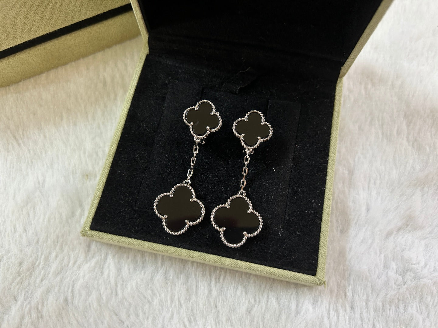 Van Cleef & Arpels CLOVER 2 MOTIF ONYX EARRINGS