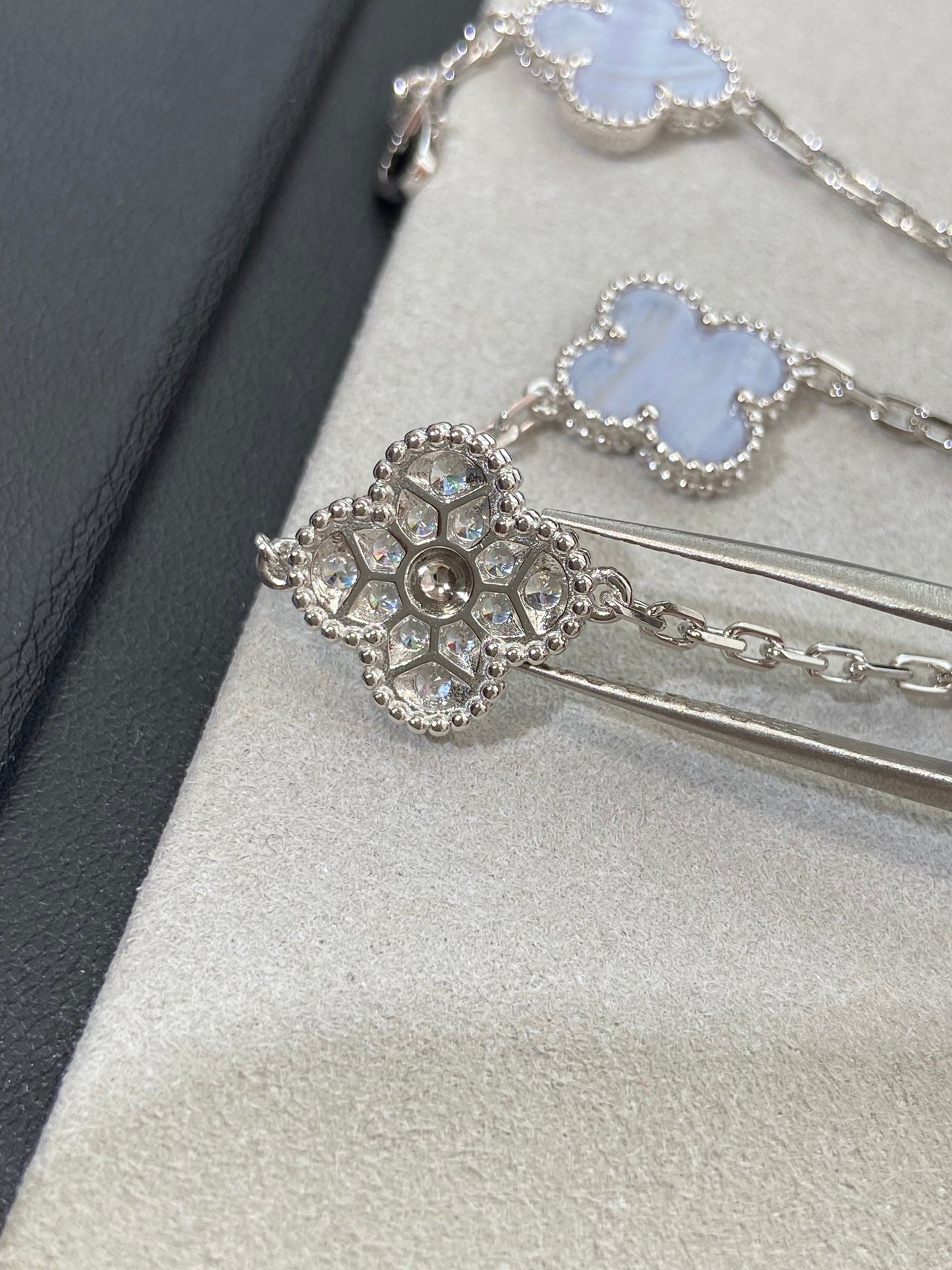 Van Cleef & Arpels CLOVER 5 MOTIF SILVER CHALCEDONY DIAMOND BRACELET