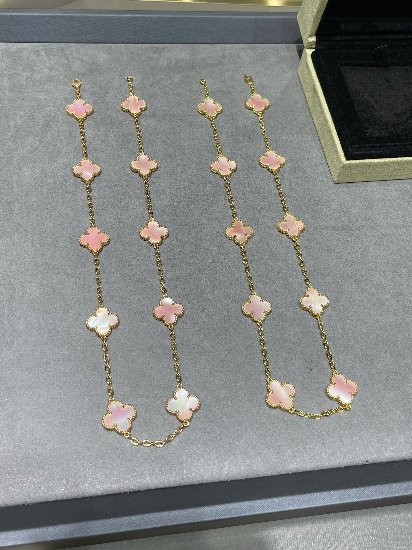 Van Cleef & Arpels CLOVER 10 MOTIF PINK MOP