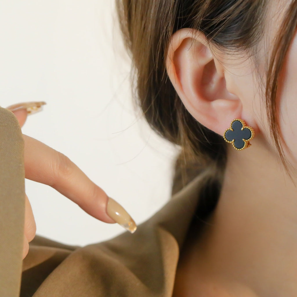 Van Cleef & Arpels CLOVER MEDIUM GOLD ONYX STUD EARRINGS