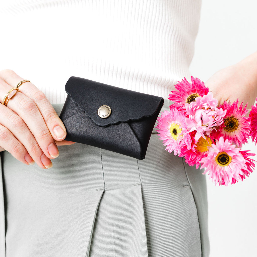Mini Daisy Wallet |Tiffany necklace