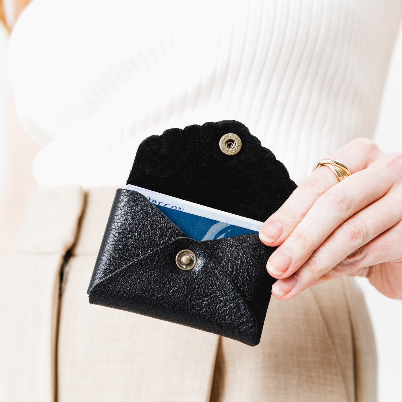 Mini Daisy Wallet |Tiffany necklace