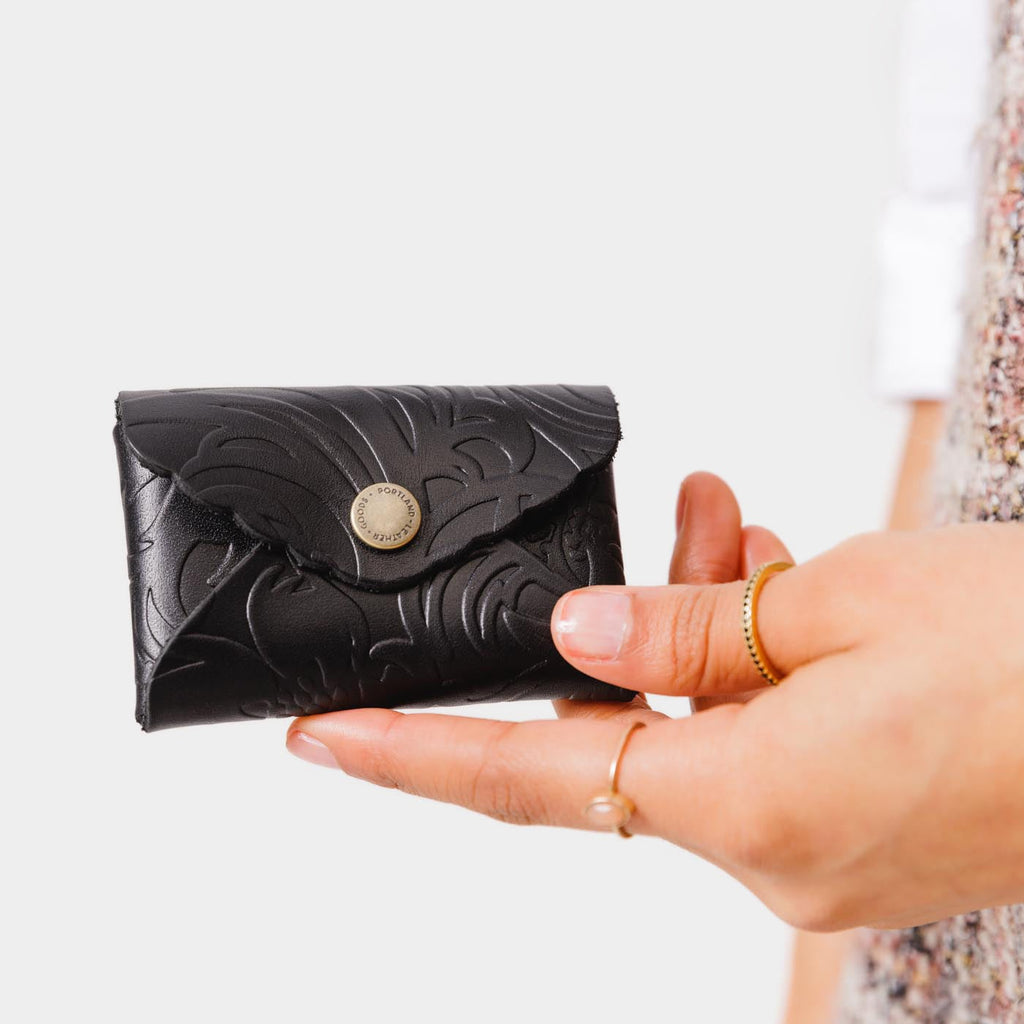 Mini Daisy Wallet |Tiffany necklace