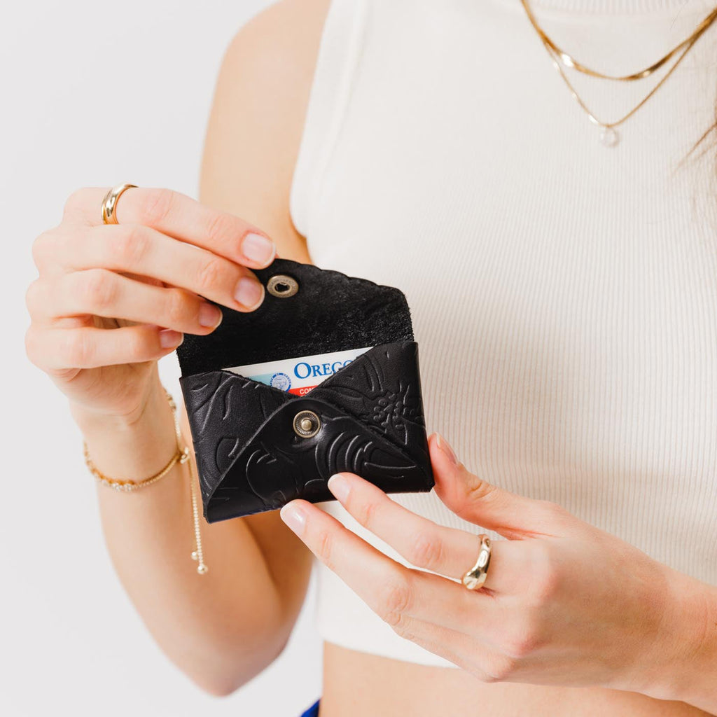 Mini Daisy Wallet |Tiffany necklace
