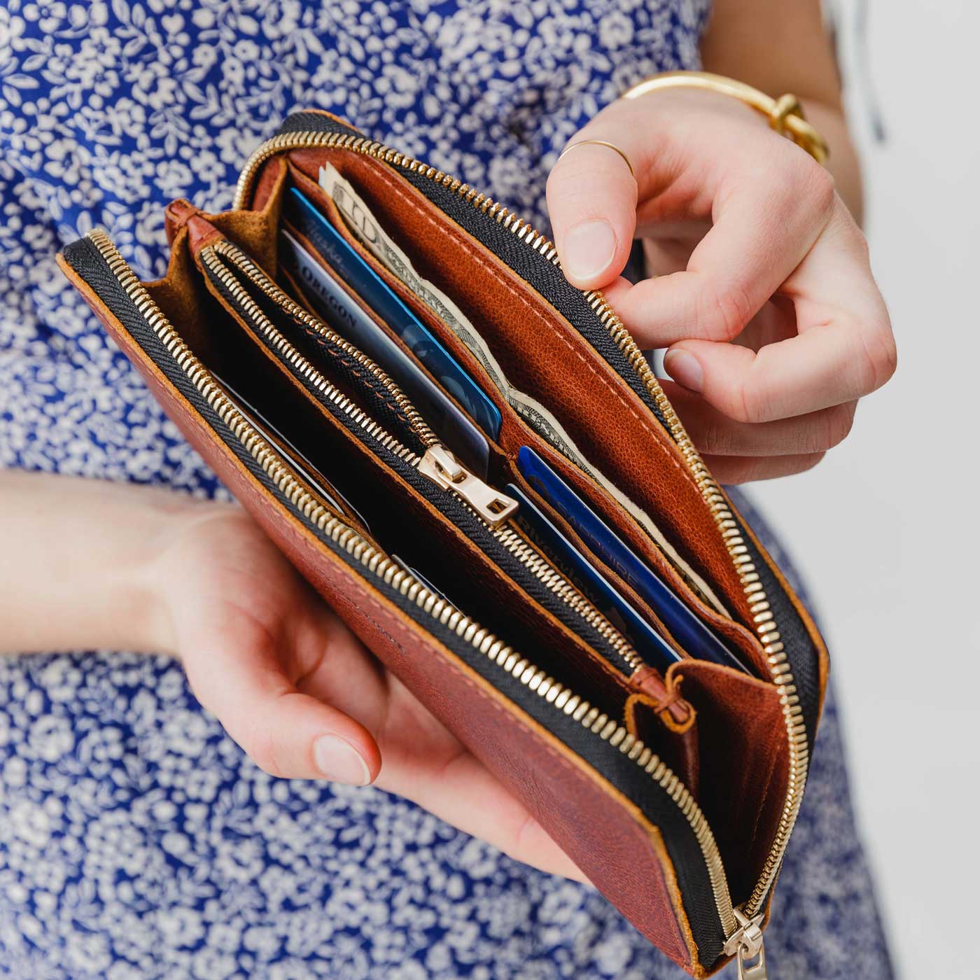 Accordion Zip Wallet |Tiffany necklace