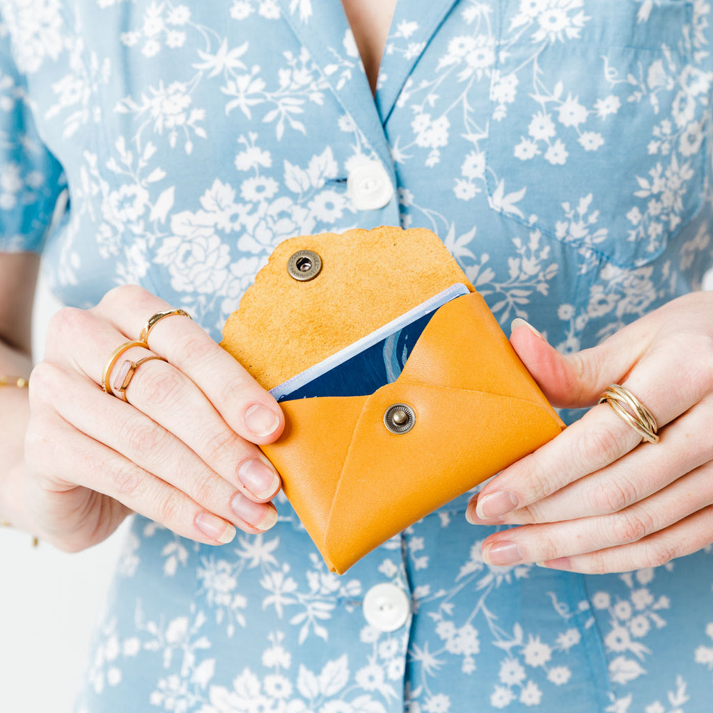 Mini Daisy Wallet |Tiffany necklace